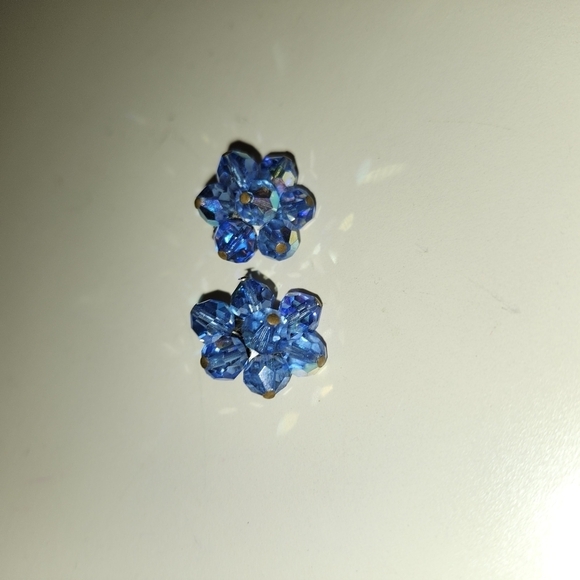 Blue crystal clip earrings - Picture 2 of 4